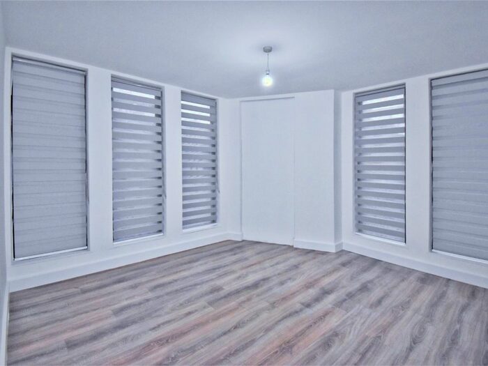 1 Bedroom Flat To Rent In Station Road, Hook, RG27