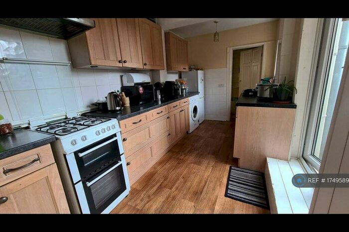 2 Bedroom Semi-Detached House To Rent In Selhurst Place, London, SE25