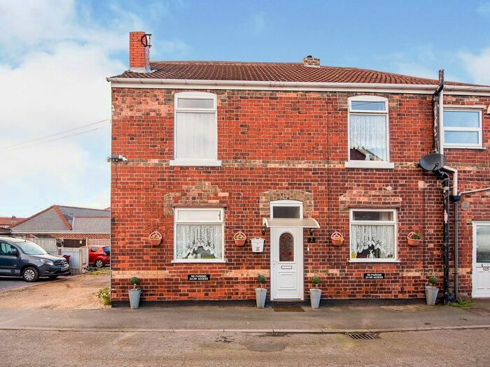 2 Bedroom Semi-Detached House To Rent In New Barlborough Close, Clowne, Chesterfield, S43