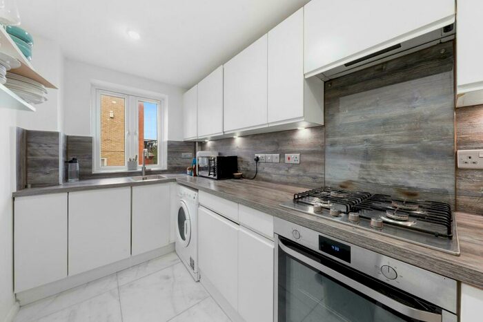 2 Bedroom Flat To Rent In Rotherhithe Street, London, SE16