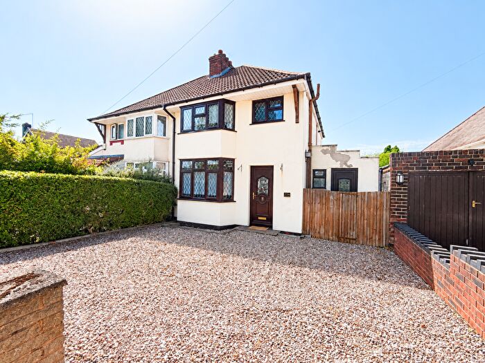 3 Bedroom Semi-Detached House For Sale In Stourbridge Road, Brierley Hill, DY5