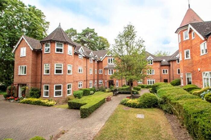 1 Bedroom Flat To Rent In Lefroy Park, Fleet, GU51