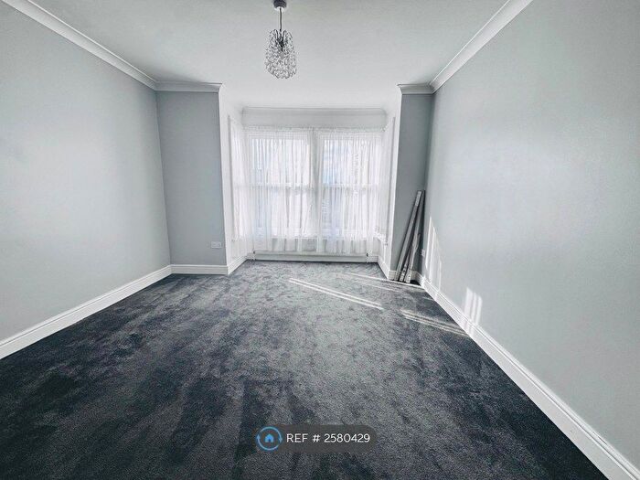 2 Bedroom Flat To Rent In Hertford Road, Enfield, EN3