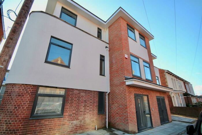 1 Bedroom Flat To Rent In Queens Road, Portsmouth, PO2