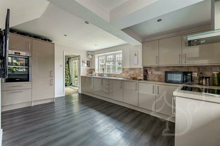 4 Bedroom Detached House For Sale In Richmond Road, West Mersea, CO5