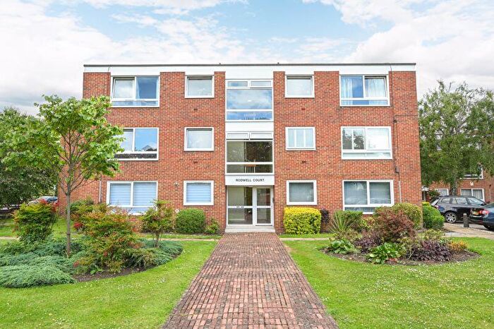 2 Bedroom Flat To Rent In Hersham Road, Walton-On-Thames, KT12