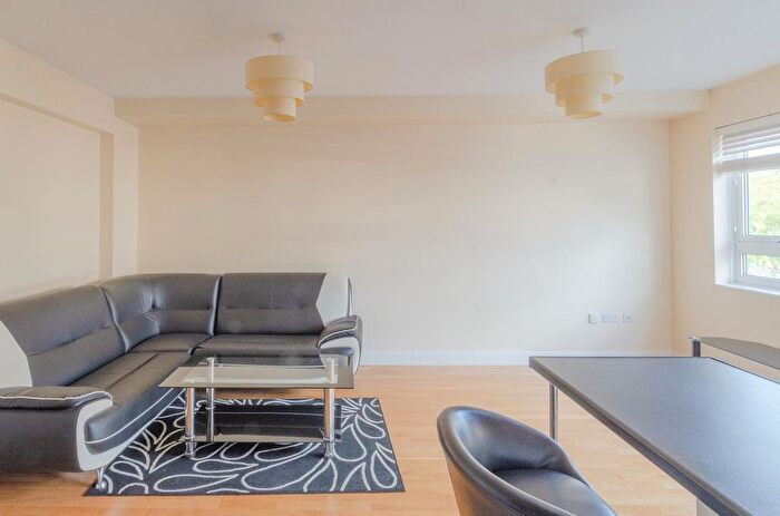 1 Bedroom Flat To Rent In Park House, Seven Sisters Road, London, N4
