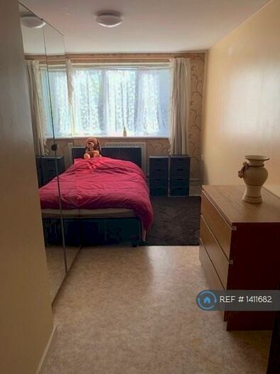 2 Bedroom Flat To Rent In Bullsmoor Way, Waltham Cross, EN8