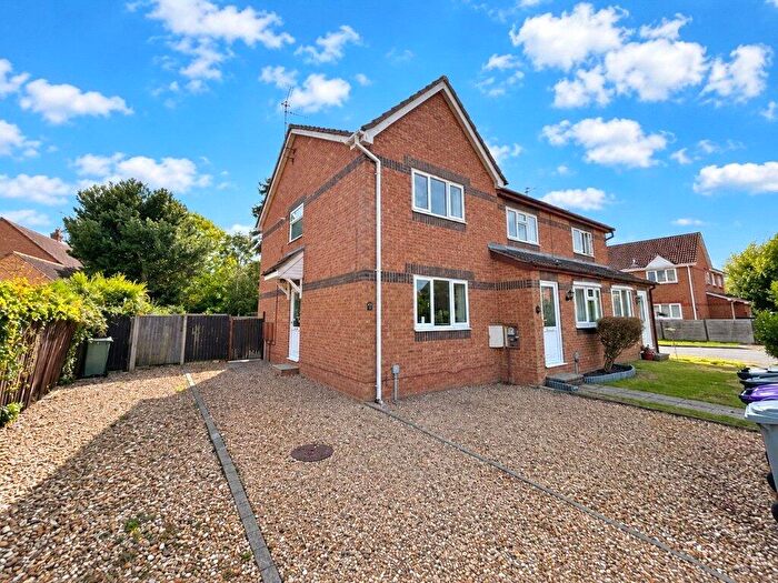 2 Bedroom End Of Terrace House To Rent In Holland Close, Bourne, Lincolnshire, PE10