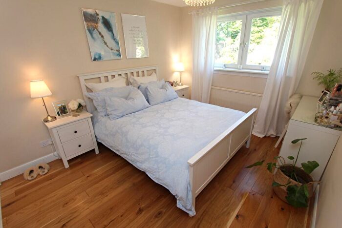 2 Bedroom Flat To Rent In Clark Place, Trinity, Edinburgh, EH5