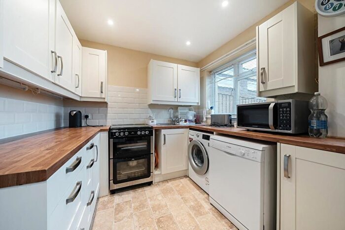 3 Bedroom End Of Terrace House For Sale In Newbury, Berkshire, RG14