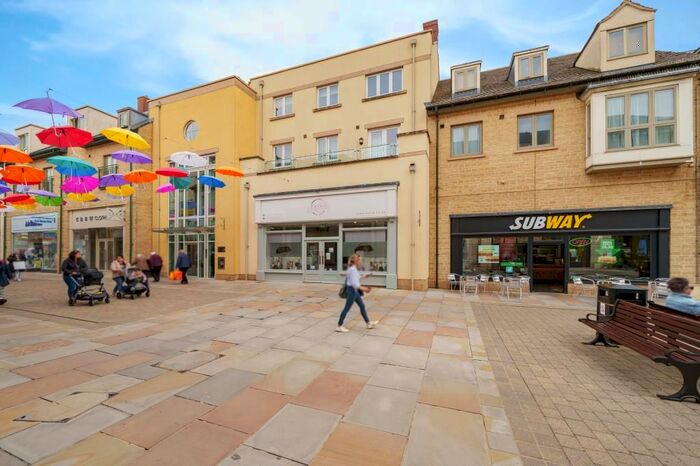 2 Bedroom Flat For Sale In Marriotts Walk, Witney, OX28