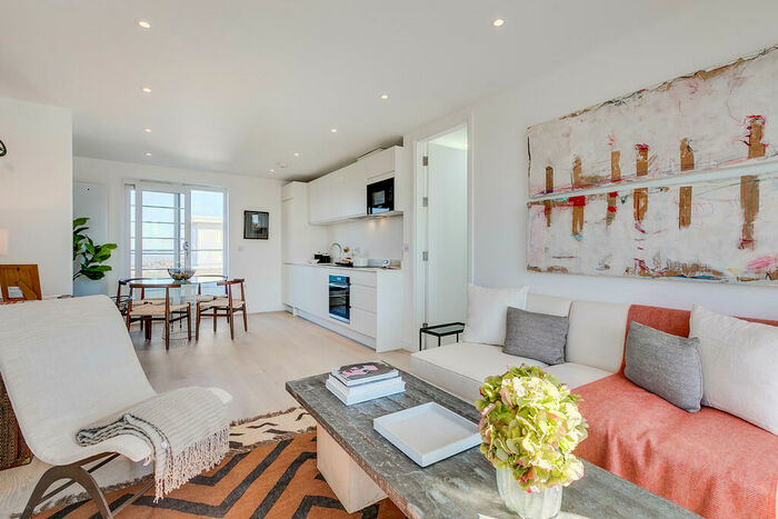 2 Bedroom Apartment To Rent In Colney Hatch Lane, Muswell Hill, London, N10