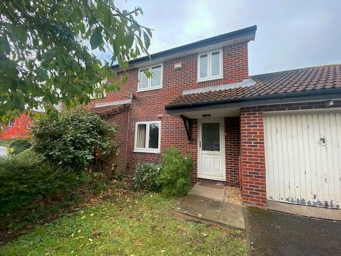 3 Bedroom House To Rent In Badgers Close, Bradley Stoke, Bristol, BS32