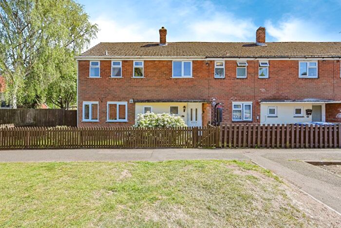 3 Bedroom End Of Terrace House For Sale In Oakenfield, Lichfield, WS13