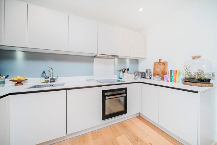 2 Bedroom Flat For Sale In Navigators Walk, Regents Canal, E3 - Photo 6