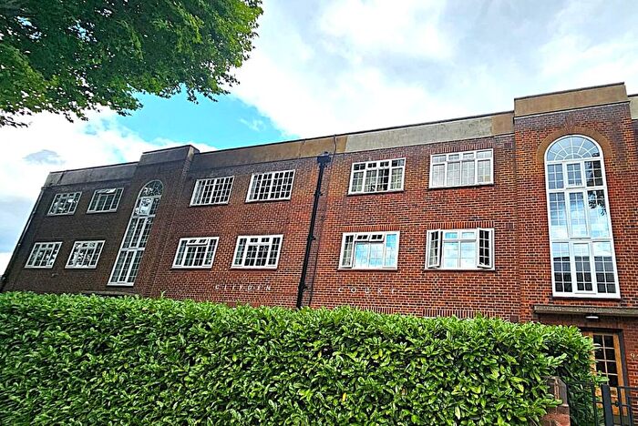 2 Bedroom Flat To Rent In Clifden Road, Twickenham, TW1