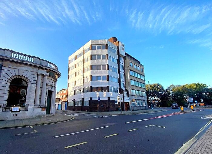 2 Bedroom Flat To Rent In Kings Road, Southsea, Hampshire, PO5