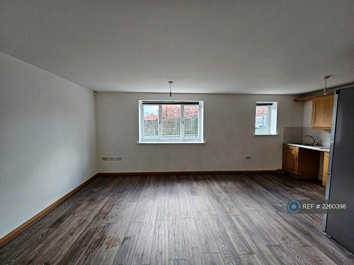 2 Bedroom Flat To Rent In Hill Top Court, Worsley, Manchester, M28