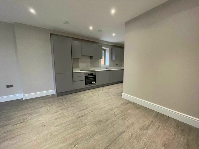 2 Bedroom Flat To Rent In Ballards Rise, South Croydon CR2