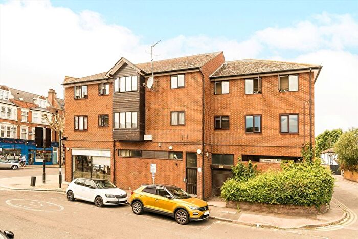 2 Bedroom Flat For Sale In Cottage Grove, Surbiton, KT6