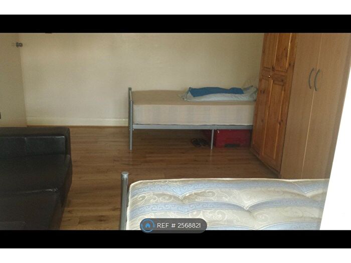 5 Bedroom Semi-Detached House To Rent In Bulstrode Avenue, Hounslow, TW3