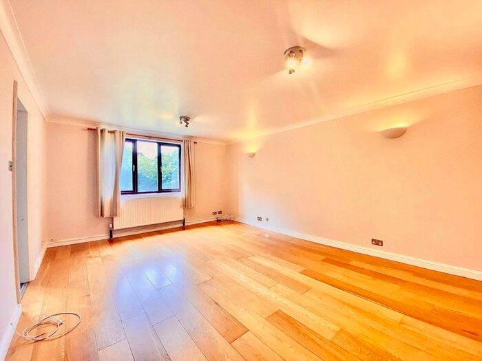 2 Bedroom Flat To Rent In Rowlands Close, Mill Hill, London, NW7