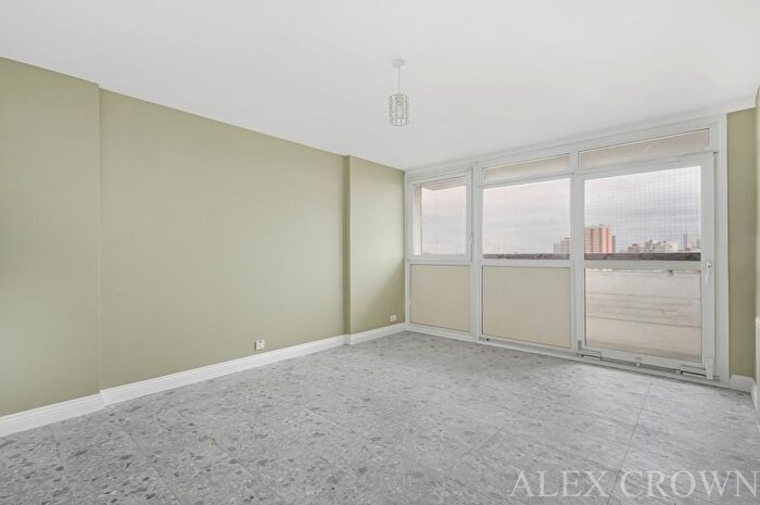 3 Bedroom Flat To Rent In Ingram House, Daling Way, Mile End, E3