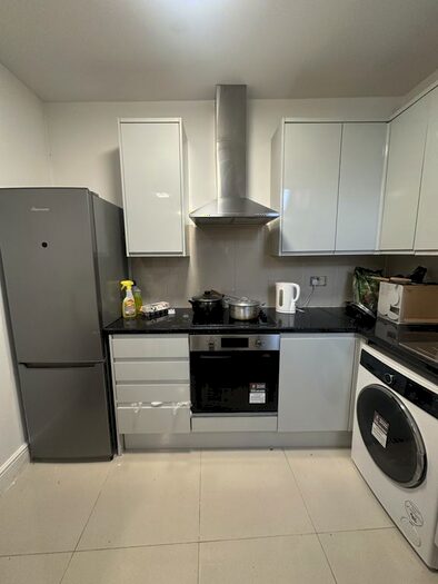 Studio To Rent In De Havilland Road, Edgware, Greater London, HA8