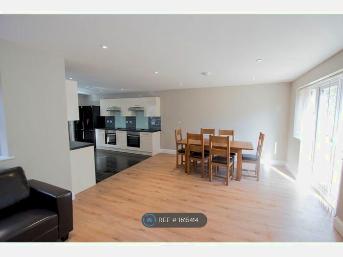 8 Bedroom Semi-Detached House To Rent In Carlton Road, Southampton, SO15