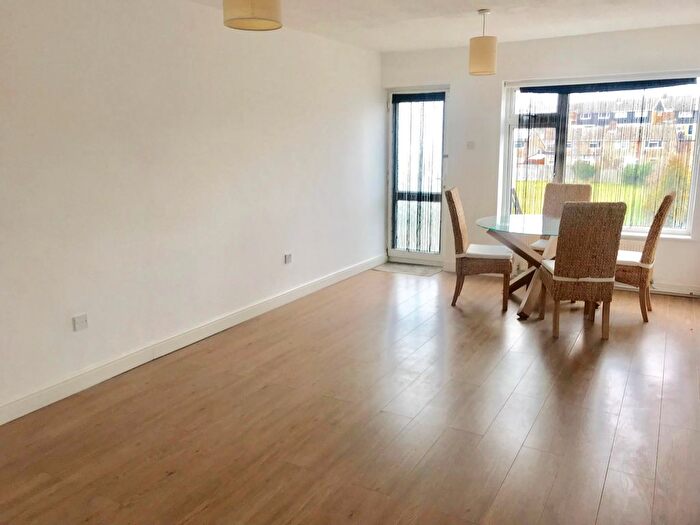 2 Bedroom Maisonette To Rent In Lowther Road, Dunstable, LU6