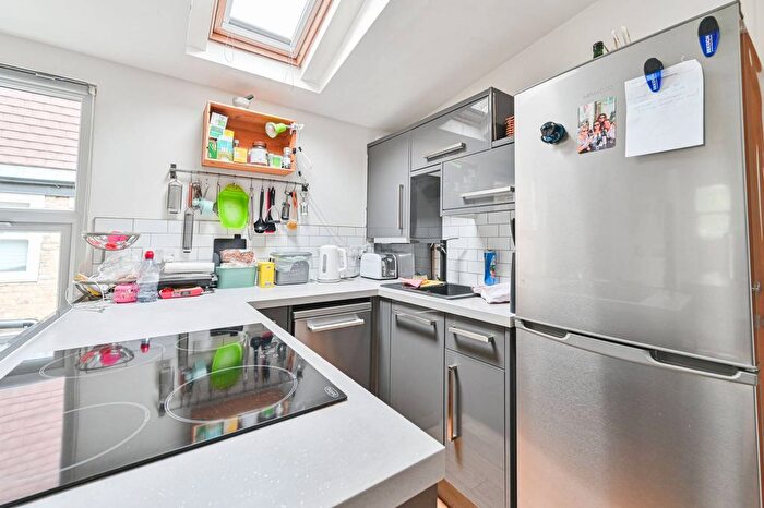 1 Bedroom Flat To Rent In Natal Road, Streatham Common, London, SW16