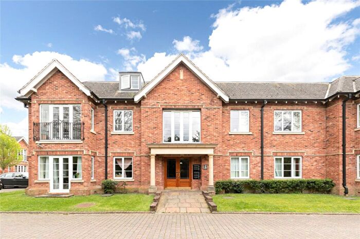 2 Bedroom Apartment To Rent In Christine Ingram Gardens, Bracknell, Berkshire, RG42