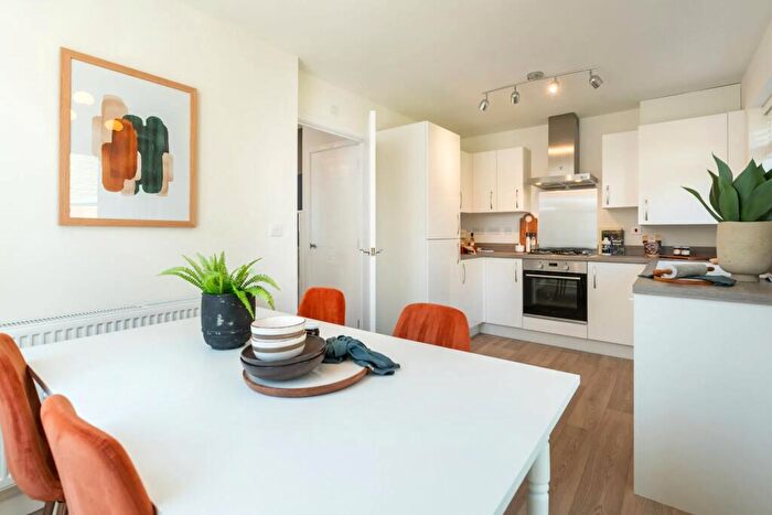 3 Bedroom Detached House For Sale In Brooklime Road, Warwick, CV34