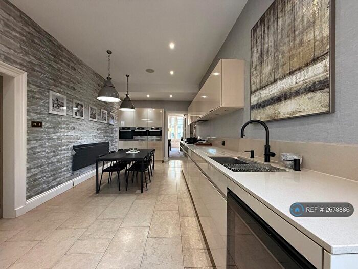 3 Bedroom Flat To Rent In Grosvenor Street, Edinburgh, EH12