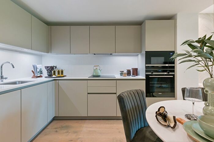 1 Bedroom Flat For Sale In Chiswick High Road, London, W4