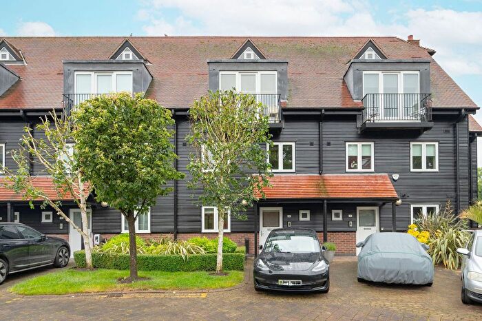 5 Bedroom Terraced House For Sale In Tallow Road, Brentford, TW8