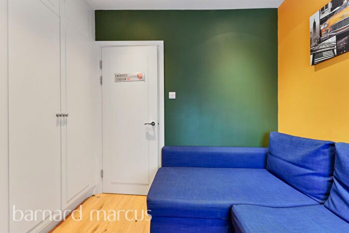 2 Bedroom Flat For Sale In Mitcham Road, London, SW17