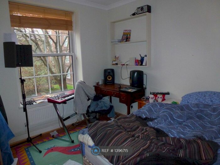 3 Bedroom Flat To Rent In Wilshaw House, London, SE8