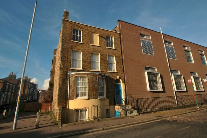 2 Bedroom Flat To Rent In Hardres Street, Ramsgate CT11