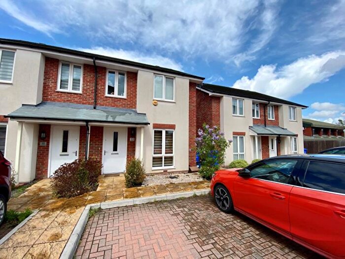 3 Bedroom Semi-Detached House To Rent In Farnborough, GU14