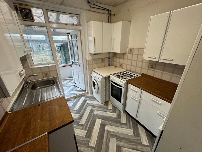 4 Bedroom Terraced House To Rent In Dawlish Drive, IG3