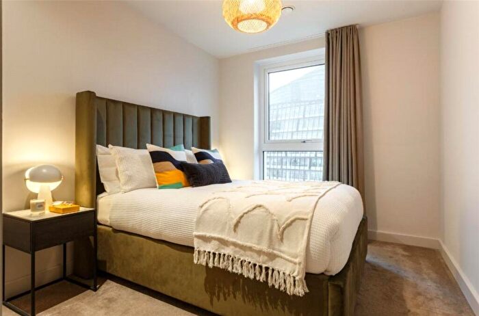 3 Bedroom Apartment To Rent In Victory Place, London, SE17