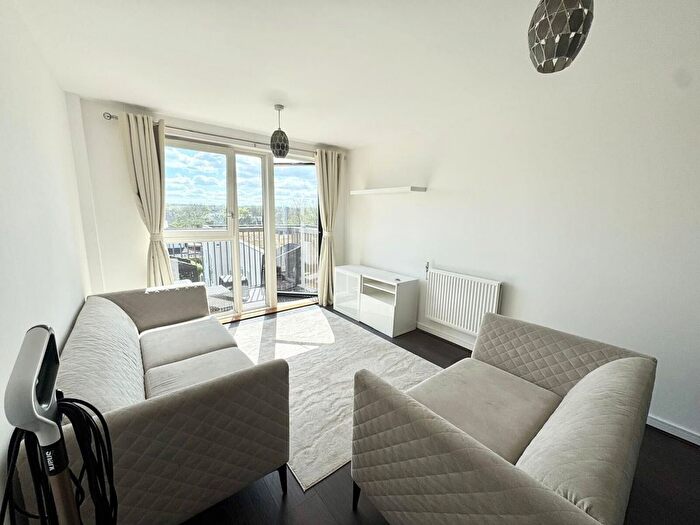 2 Bedroom Flat To Rent In Connersville Way, Croydon, CR0