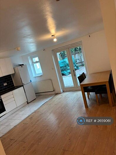 2 Bedroom Flat To Rent In Elm Grove, London, SE15