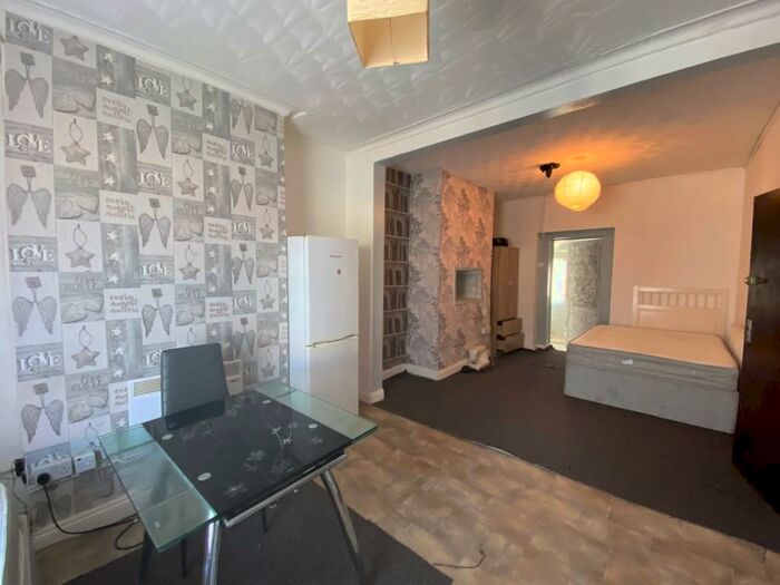 Studio To Rent In System Street, Cardiff(City), CF24