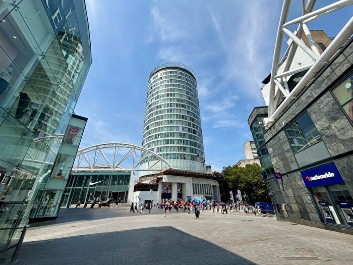 1 Bedroom Apartment To Rent In The Rotunda, New Street, Birmingham, B2