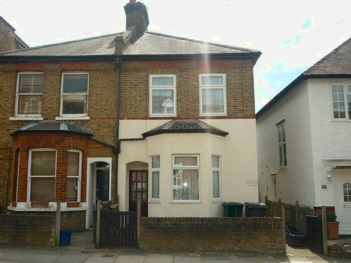 4 Bedroom House To Rent In Hutton Grove, North Finchley, London, N12