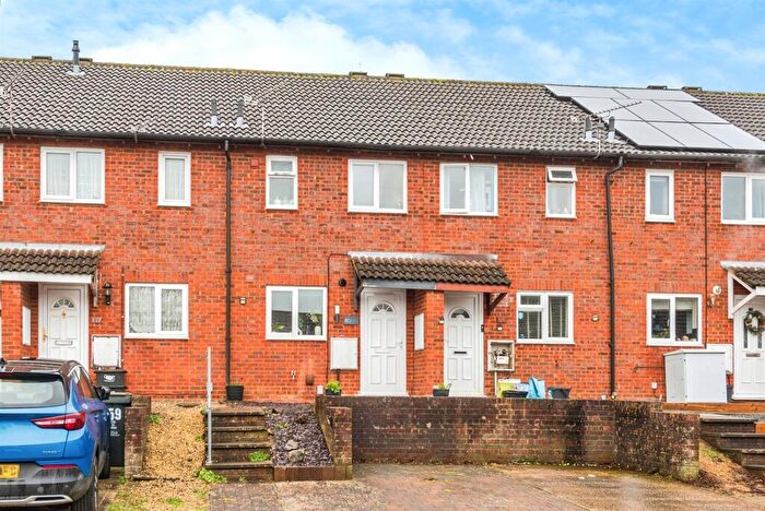 2 Bedroom Terraced House For Sale In Bayleaf Avenue, Swindon, SN2