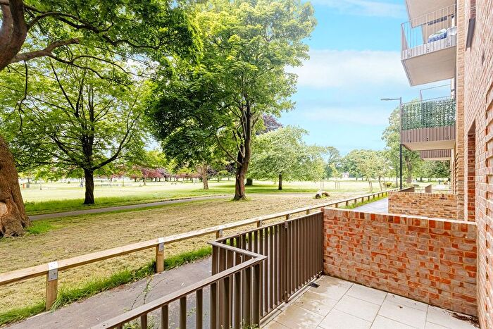 2 Bedroom Detached House To Rent In Clovelly Road, Hounslow, TW3